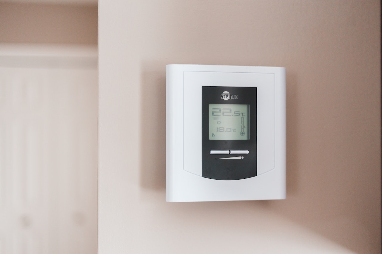 Common Thermostat Problems and How They Impact Cooling