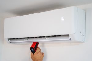 ac is cooling but not removing humidity, air conditioner not removing humidity, humid AC